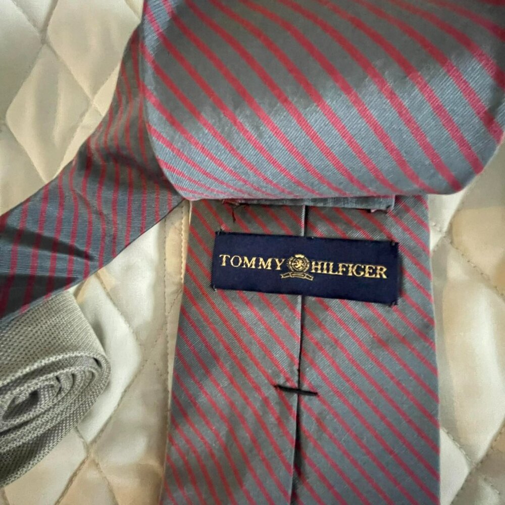 TOMMY HILFIGER men's necktie vintage grey and red stripes